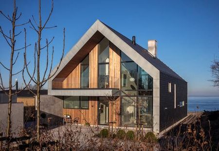Sandal Strandsti Wohnhaus RHEINZINK prePATINA blaugrau und Holz Sandal Strandsti Wohnhaus RHEINZINK prePATINA blaugrau und Holz